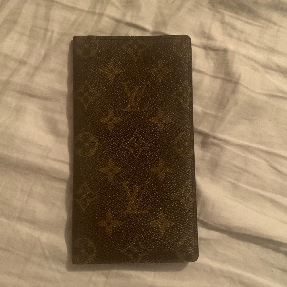 Authentic Louis Vuitton Wallet-great condition
